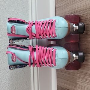 Moxi beach bunny roller skates women size 7